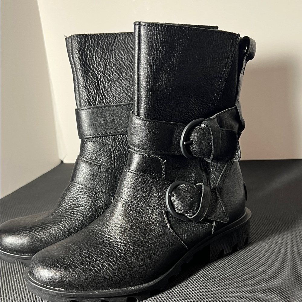 Black Leather Girl’s Boots Size 6 by Sorel. Moto Boots. SH155